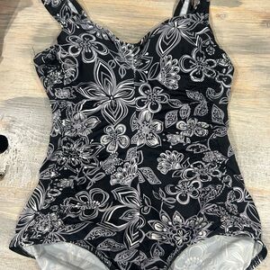 Black and white one piece swimsuit size 8